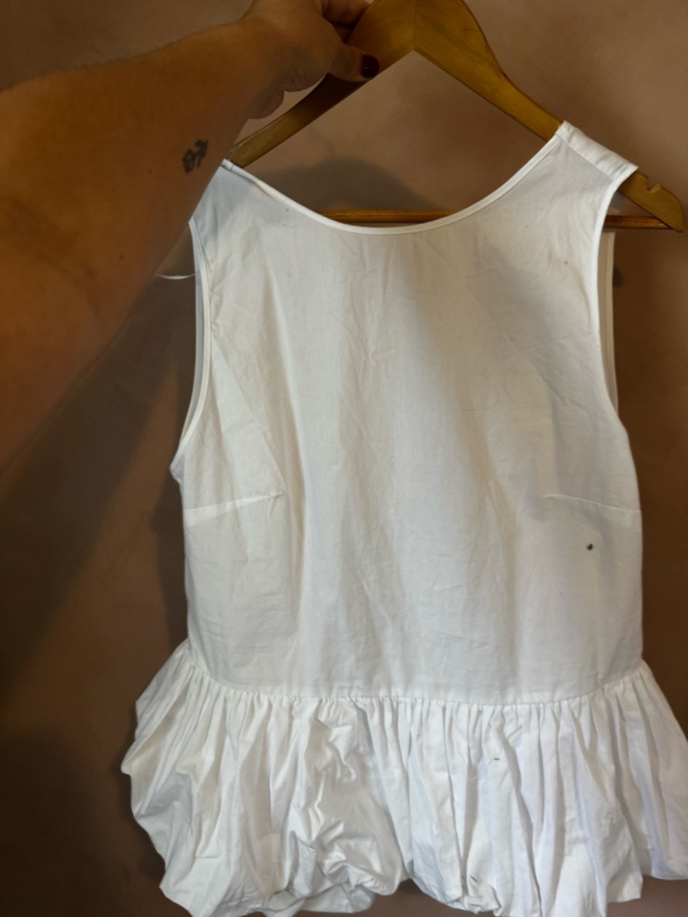 H&M White Sleeveless Peplum Top